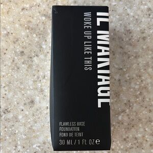 IL MAKIAGE Woke Up Like This Foundation in Black Packaging